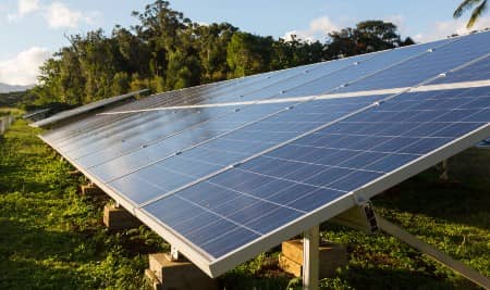 Impianto fotovoltaico di 6kw montato sul giardino in una casa a Valmadrera