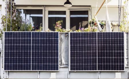 Impianti fotovoltaici di ultima generazione installati in un terrazzo a Casatenovo